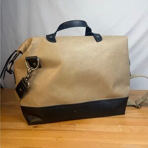 NIXON CALLE MESSENGER II BAG | OYSTER
BY NIXON